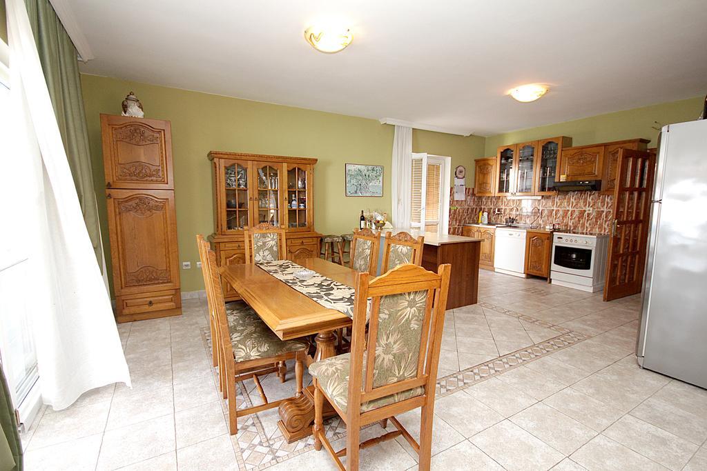 Apartmani Stari Grad Sutomore Habitación foto